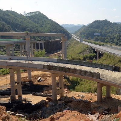 旺科建筑Q235鋼材在道路與橋梁工程建設(shè)中的綜合應(yīng)用